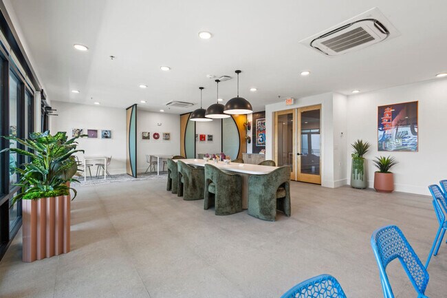 Building Photo - 596 W 9th St