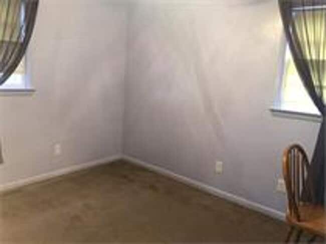 Building Photo - 3 Bedroom single family home in South Hills