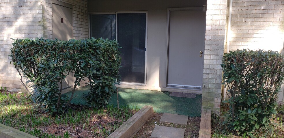 Patio - 12203 Braxfield Ct
