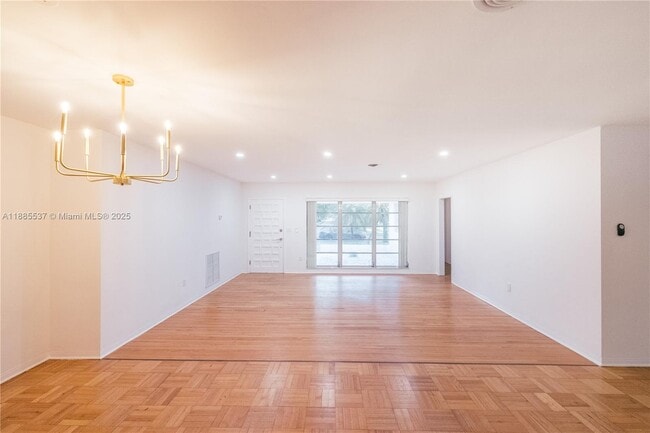 Building Photo - 5600 San Vicente St