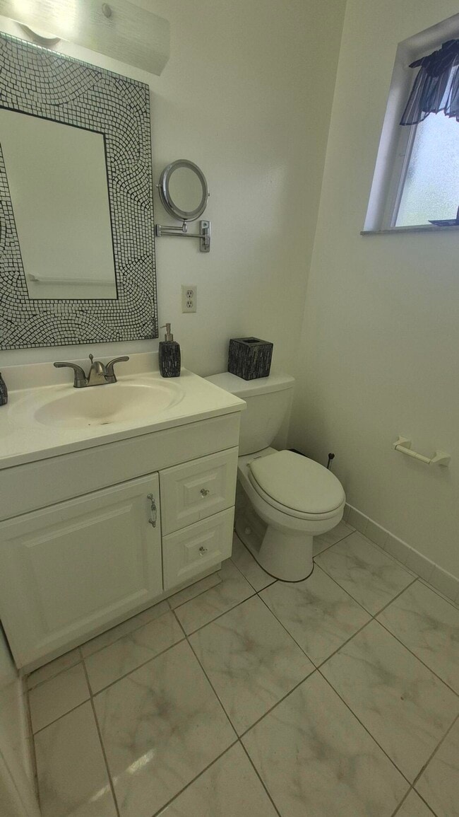 Building Photo - 2805 Crosley Dr E