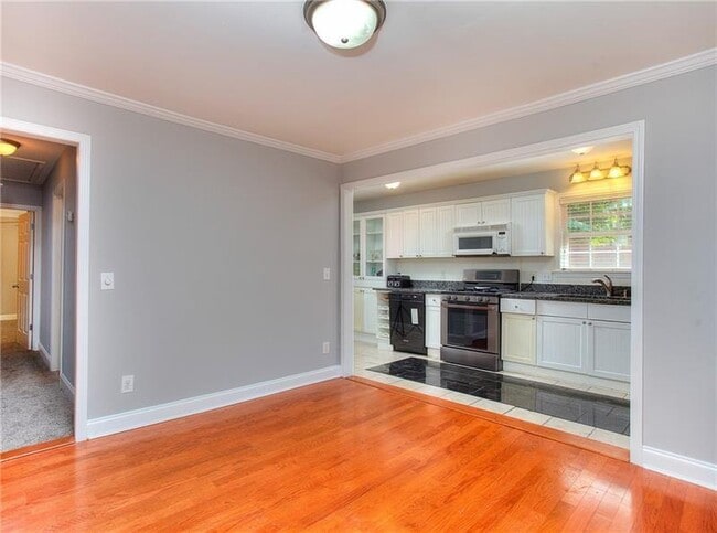 Building Photo - 831 Tanner Dr
