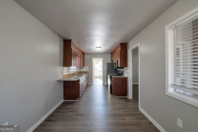 Building Photo - 1870 Sandgate Cir SW