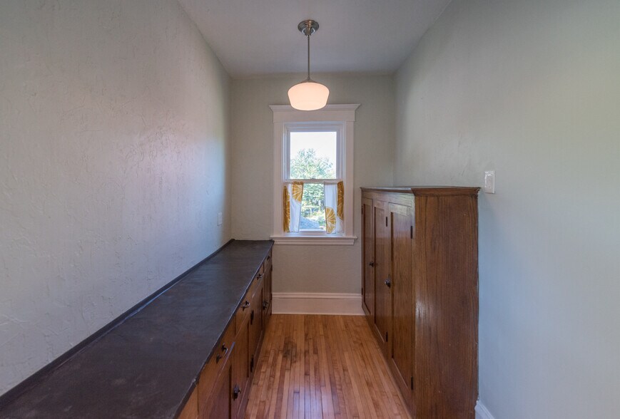 Huge pantry: 9.5'x06' - 3204 Park Ave