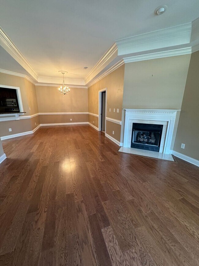 Building Photo - Come and view this CONDO!