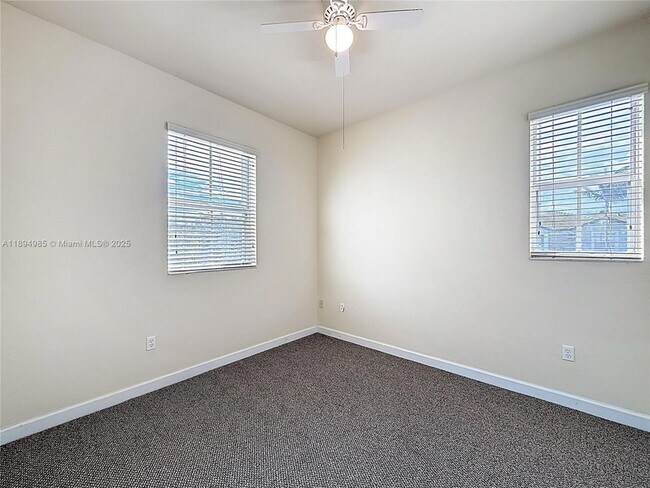 Building Photo - 2935 SE 1st Dr