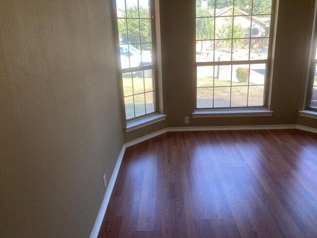 Building Photo - 1115 Hilton Dr