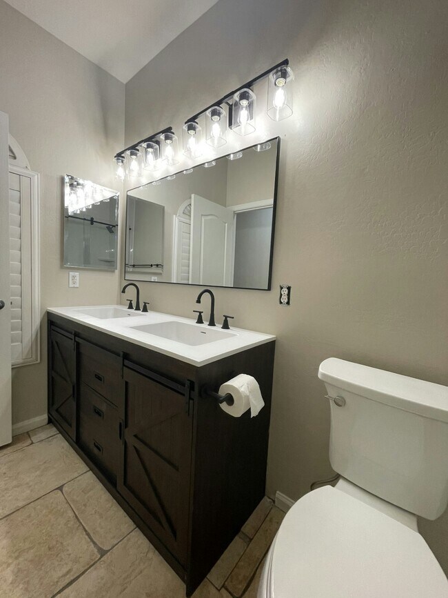 Building Photo - 2150 S Boulder Ct