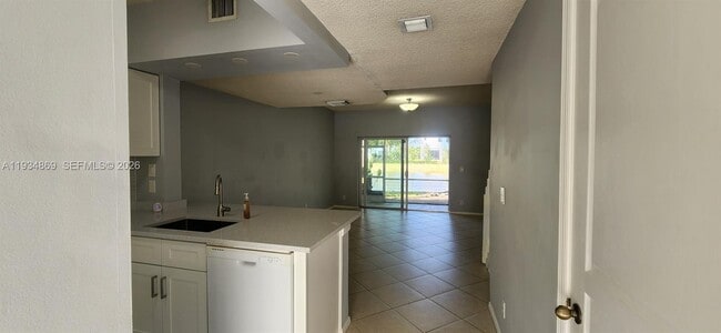 Building Photo - 211 Mallory Ct