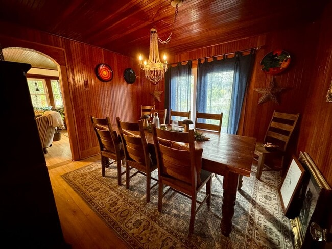Building Photo - Black Raven Cottage in Historic Seaview ~ ...