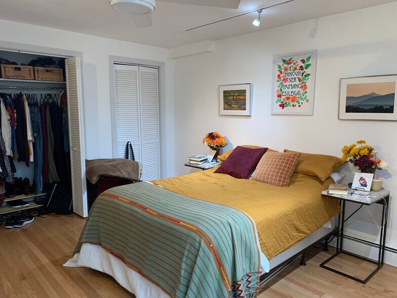 Building Photo - 11 Bridge St