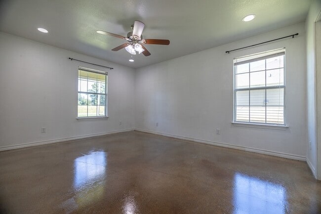 Building Photo - 80 County Rd 2269