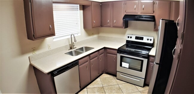 Building Photo - 956 Sunmeadow Dr