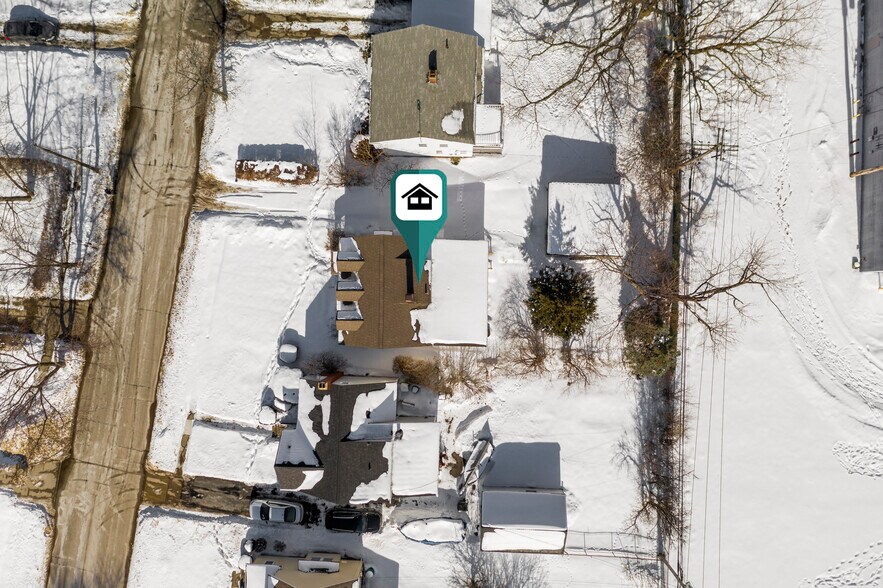 Building Photo - 1515 Longwood Dr