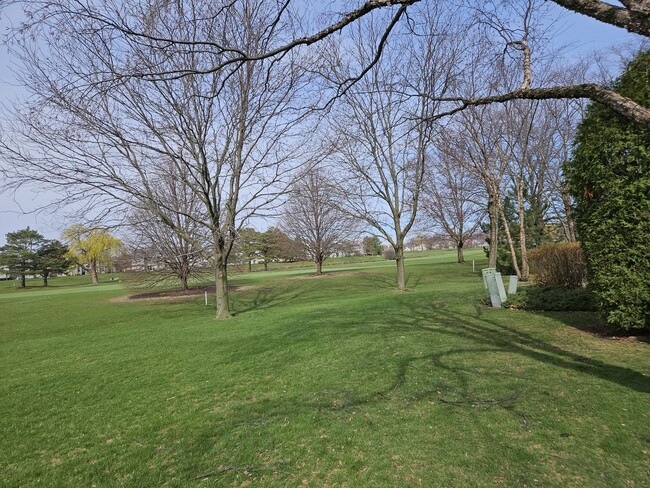 Building Photo - 65 S Golfview Ct