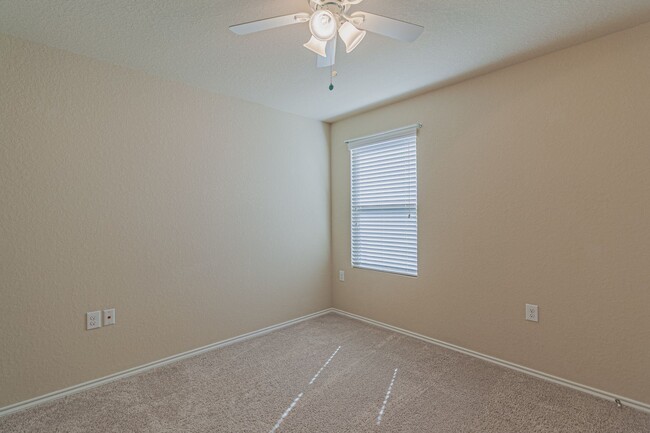 Building Photo - $300 OFF 1ST MONTH RENT IF YOU MOVE IN WIT...