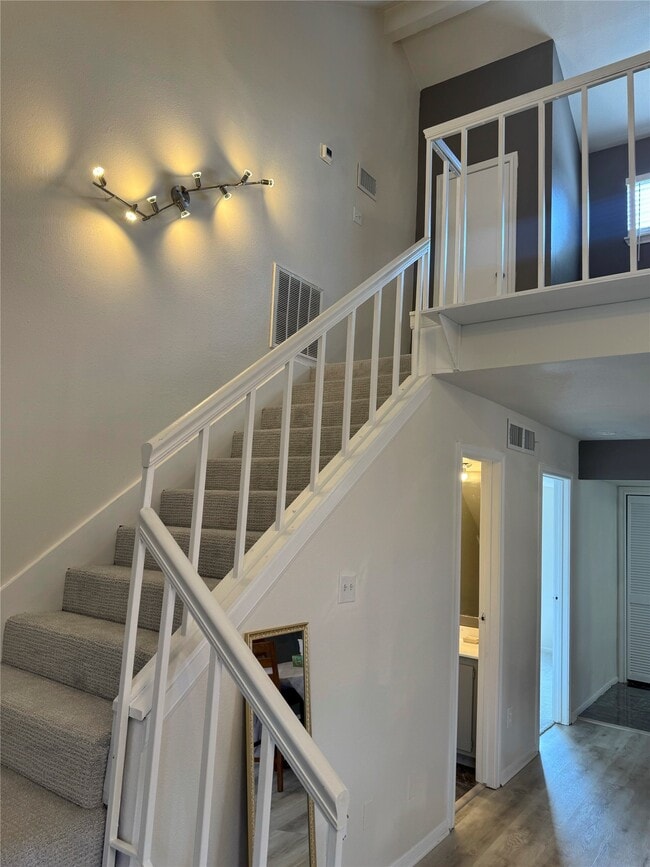 Building Photo - 3130 Walnut Bend Ln