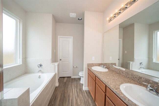 Building Photo - 9514 Yellow Rose Dr