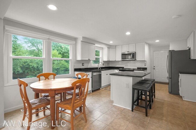 Building Photo - 4 br, 3.5 bath House - 14817 Soft Wind Dr