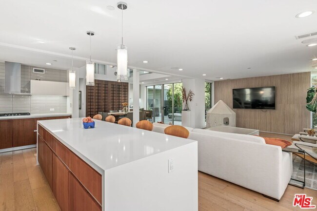 Building Photo - 2736 Armacost Ave