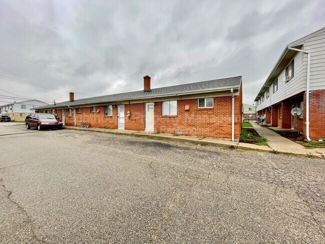 Building Photo - 2876 Taft Ave SW