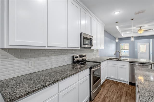 Building Photo - 652 River Garden Dr