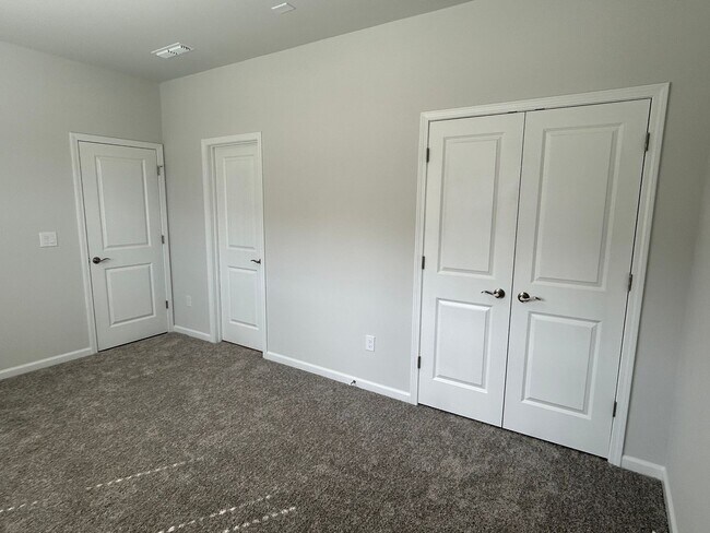 Building Photo - NEW 4 bed/3.5 bath townhome for rent in Apex