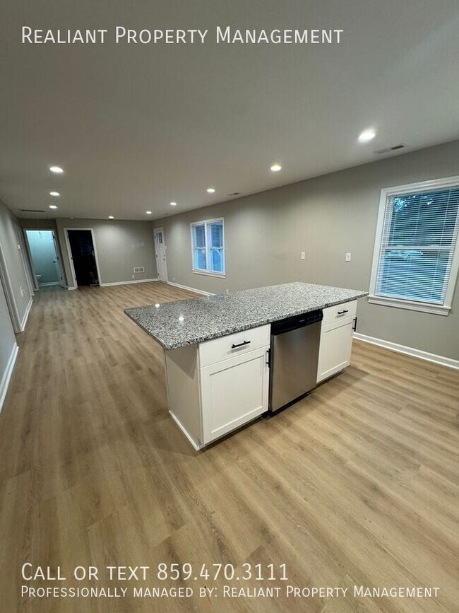 Building Photo - 115 Rainbow Dr