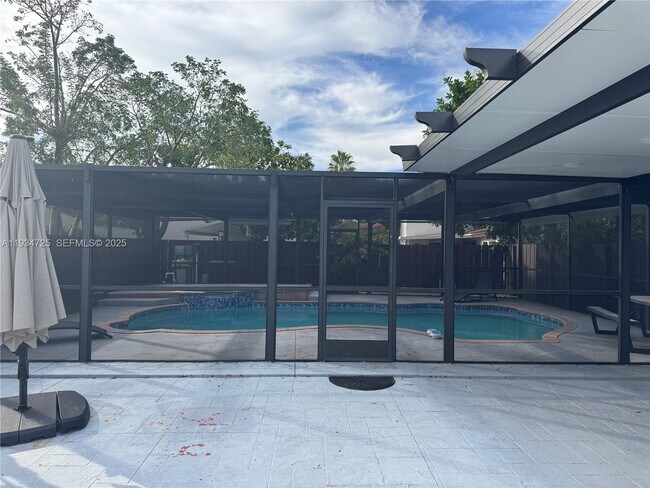 Building Photo - 17324 NW 63rd Ave