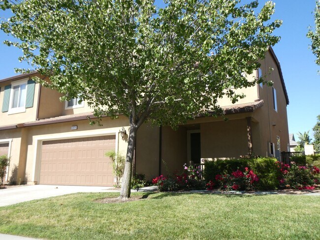 Building Photo - 3 Bedroom Ivy Lane Community Home in Moorp...