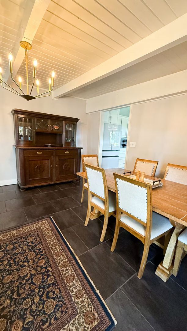 Building Photo - MOVE IN READY!!