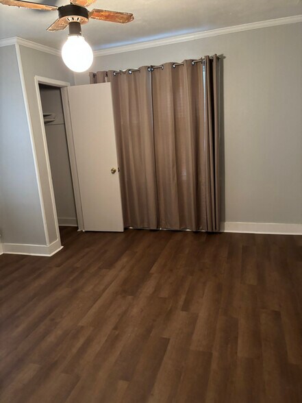 Building Photo - 319 Railroad St