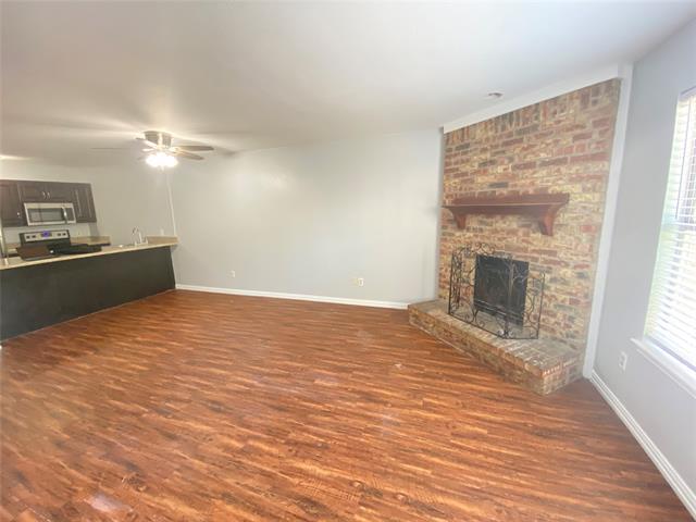 Building Photo - 207 Country Bend