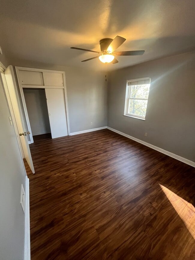 Building Photo - 10915 Main St