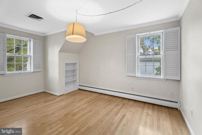 Building Photo - 9102 Volunteer Dr