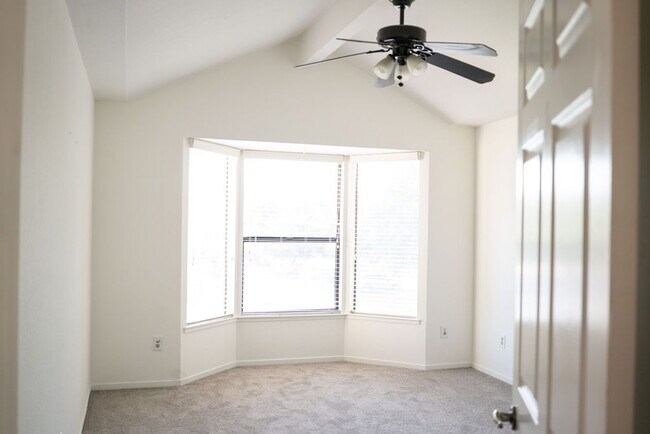 Building Photo - "Charming 3-Bed Home with Fireplace & Pool...