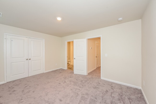 Building Photo - 304 High Grv Wy