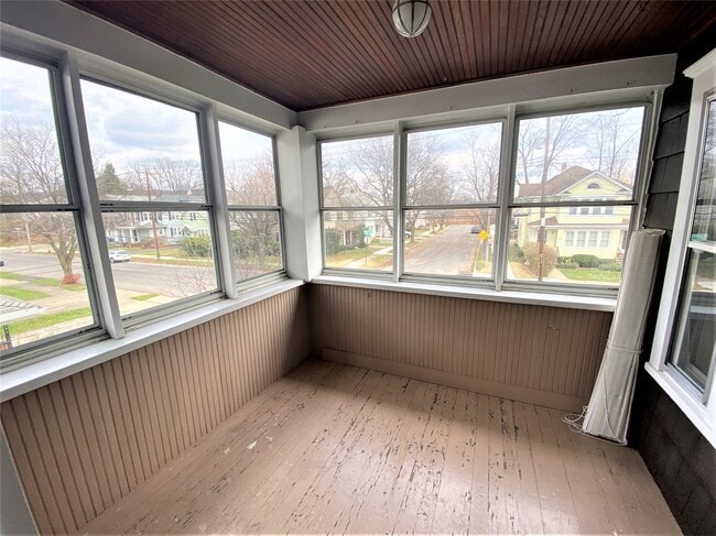 Building Photo - 105 Helen St