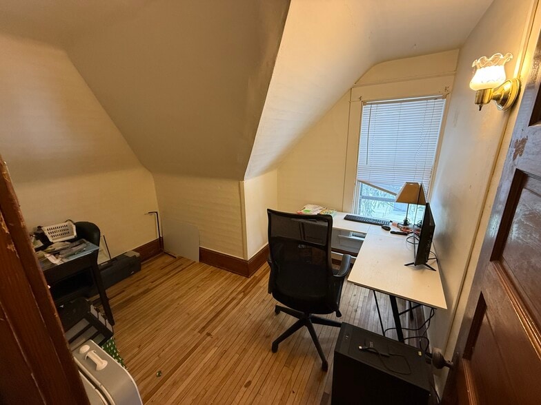 Building Photo - 315 Chippewa St