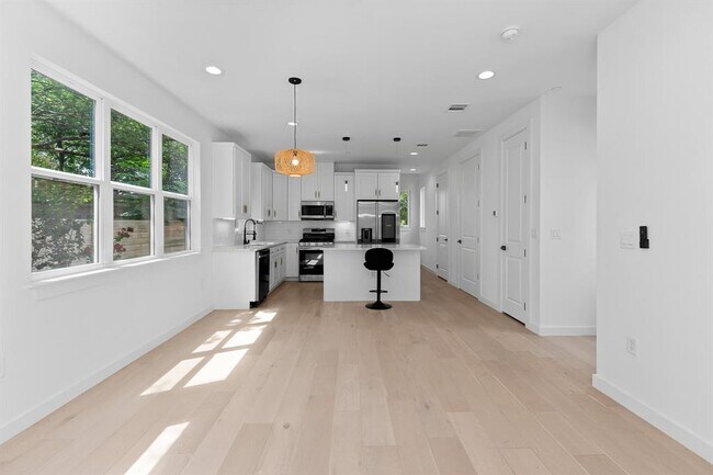 Building Photo - 5305 Ledesma Rd