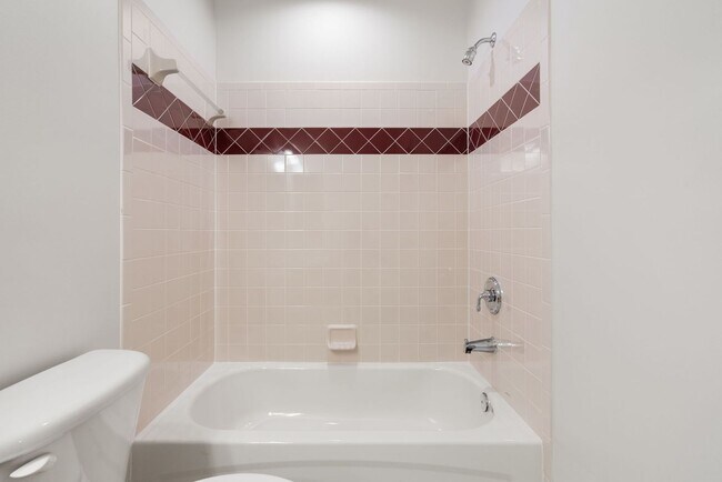 Building Photo - Stunning 4 level detached home close to the Mosaic District in Fairfax!
