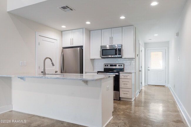 Building Photo - 111 Oak Plns Aly