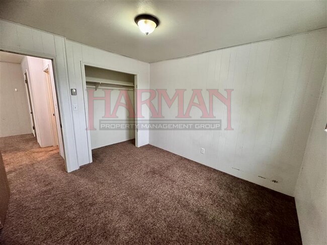 Building Photo - 1083 N 150 W