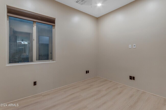 Building Photo - 2322 E Samantha Way
