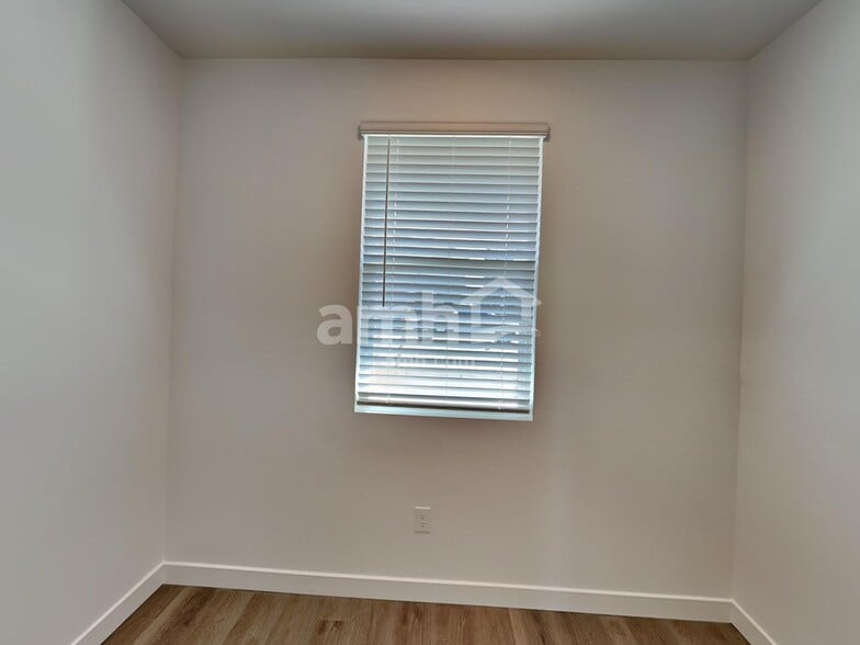 Building Photo - 12634 W Flynn Ln