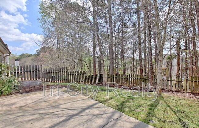 Building Photo - 342 Hunterian Pl