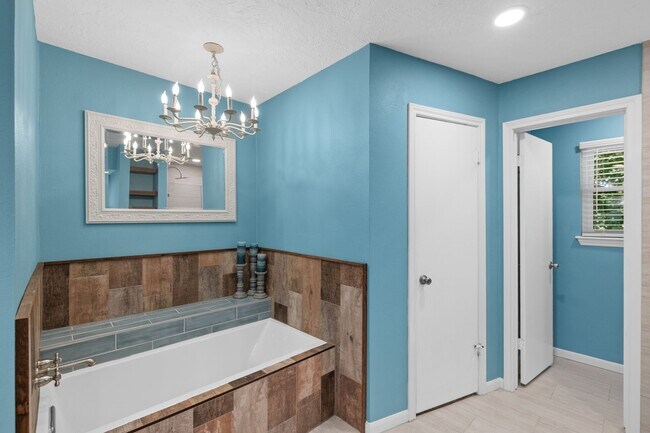 Building Photo - 3174 La Quinta Dr