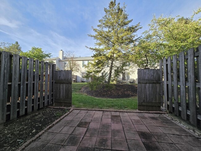 Building Photo - 5690 Kilbury Ln