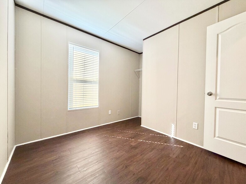 Building Photo - 130 Janice St