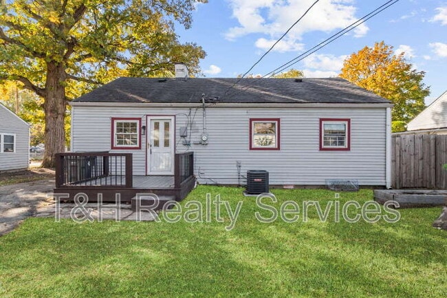 Building Photo - 2233 St Paul St